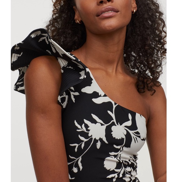 SALE!! H&M x Johanna Ortiz One Shoulder Swimsuit - Picture 4 of 8